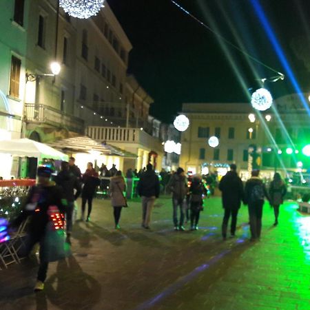 Villaggio Esmera デセンツァーノ・デル・ガルダ エクステリア 写真