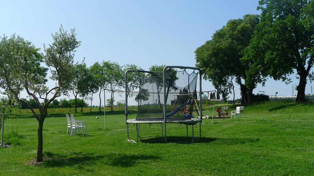 Villaggio Esmera デセンツァーノ・デル・ガルダ エクステリア 写真