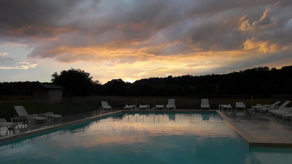 Villaggio Esmera デセンツァーノ・デル・ガルダ エクステリア 写真